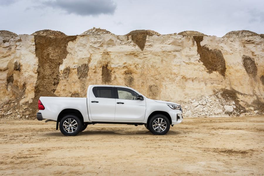  Toyota Hilux Special Edition Double Cab 2019 года  (EU) (фото 25 из 40)